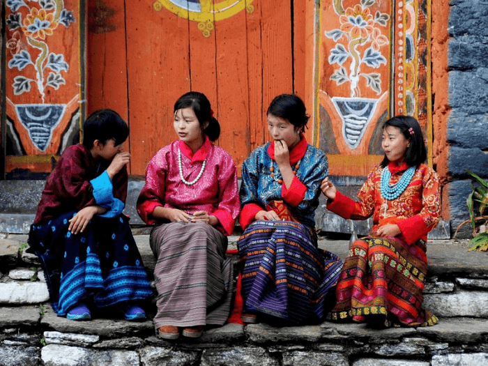 Trường nghệ thuật tại Bhutan, Nghệ thuật Bhutan, thủ công mỹ nghệ